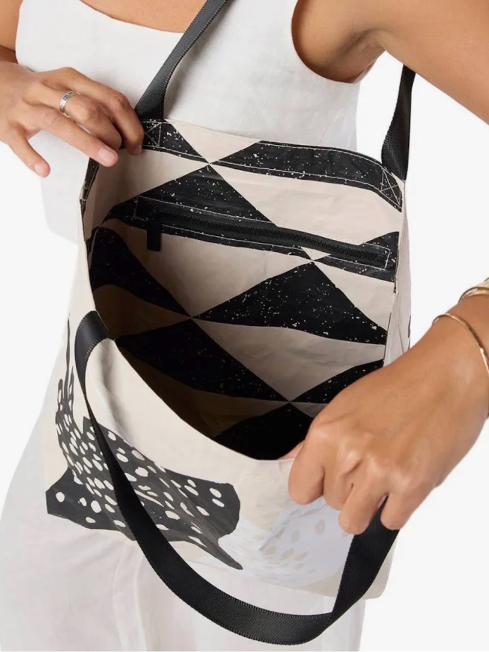 ALOHA Collection bundle ReversibleTote with Black Ray Pattern and Mini Tripper - Picture 3 of 5
